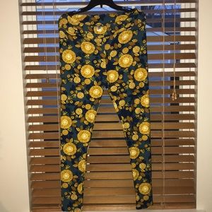 LuLaRoe Tall & Curvy Flower Leggings